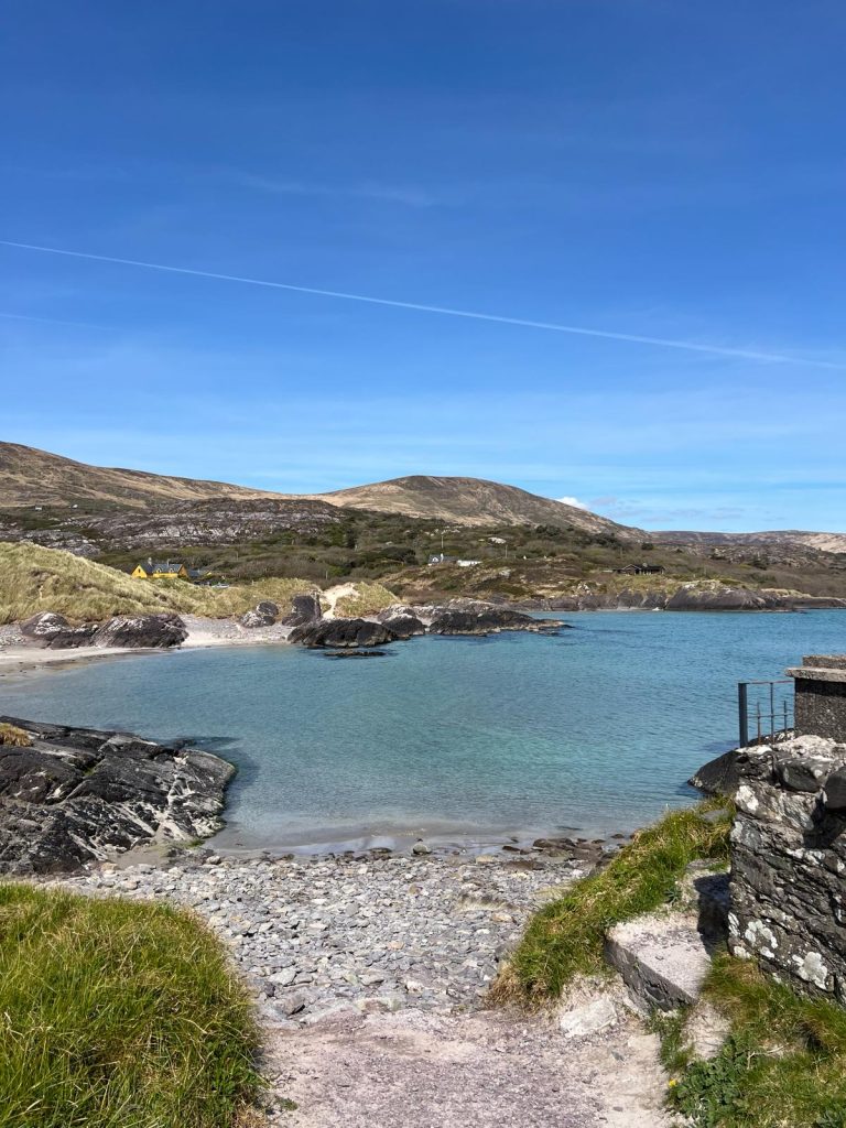 Au pied de l'abbaye de Derrynane vue sur la plage
