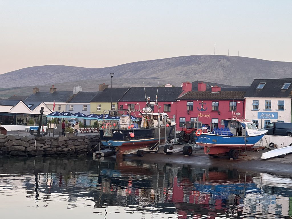 Les maisons colorées et les bateaux de Portmagee