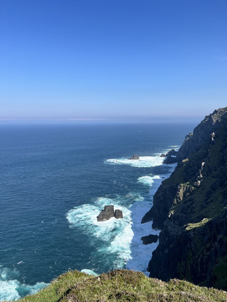 Vue des falaises au bout de la Bray Head Loop sur Valentia Island 